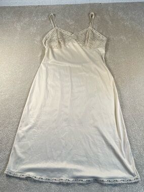 Vintage Nylon Slip Lace Top Union Made Wonder Maid Beige women's 34